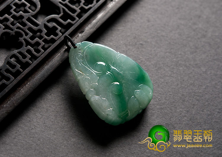 糯冰种翠色缅甸翡翠A货如意寿挂件