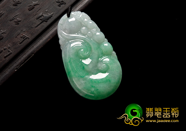 糯冰种翠色缅甸翡翠A货如意寿挂件