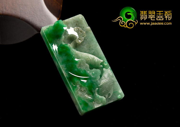 糯冰种翠色缅甸翡翠A货年年有余挂件