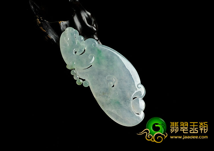 冰种飘翠缅甸翡翠A货府中有龙挂件
