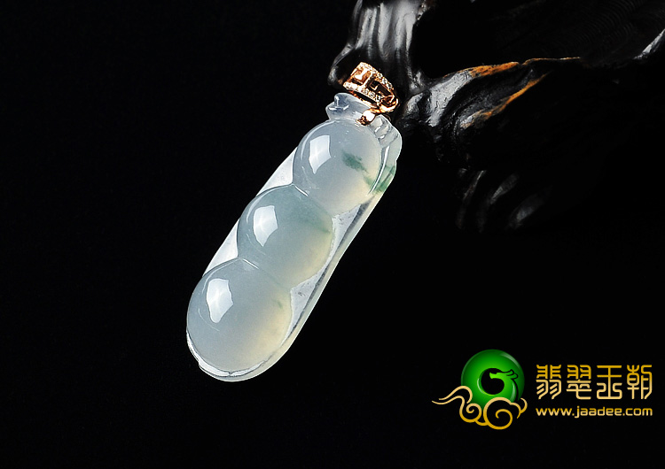 冰种飘花缅甸翡翠A货四季豆挂件