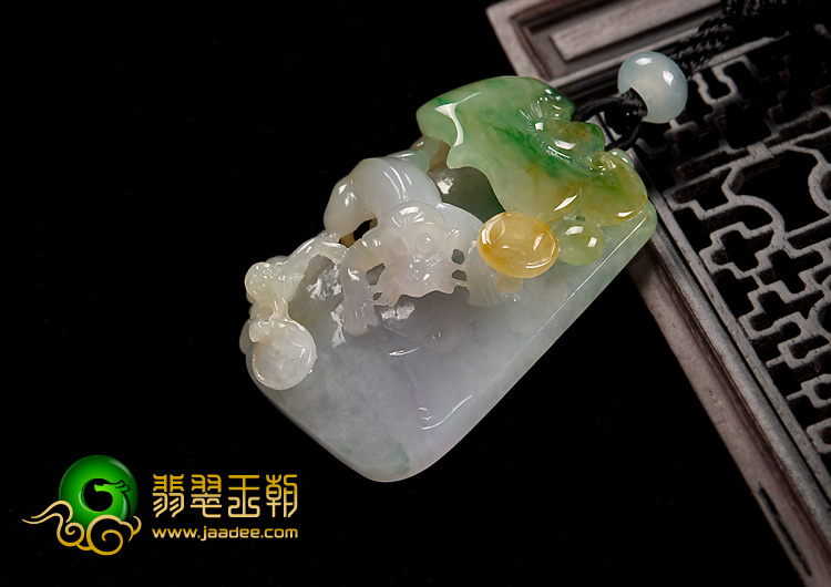 糯冰种三彩缅甸翡翠A货代代封侯挂件