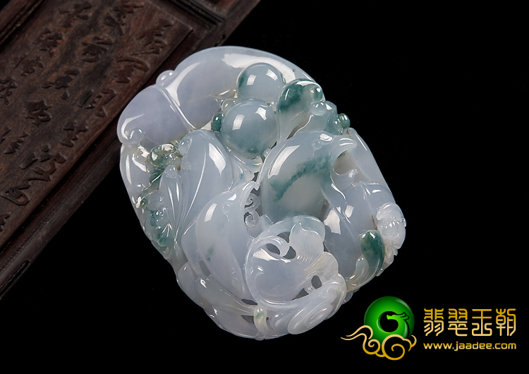 冰种紫罗兰飘花缅甸翡翠A货海豚挂件