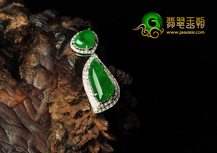 冰种阳绿缅甸翡翠A货镶白金胸坠（真钻）