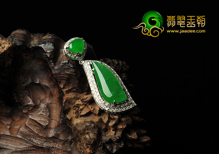 冰种阳绿缅甸翡翠A货镶白金胸坠（真钻）