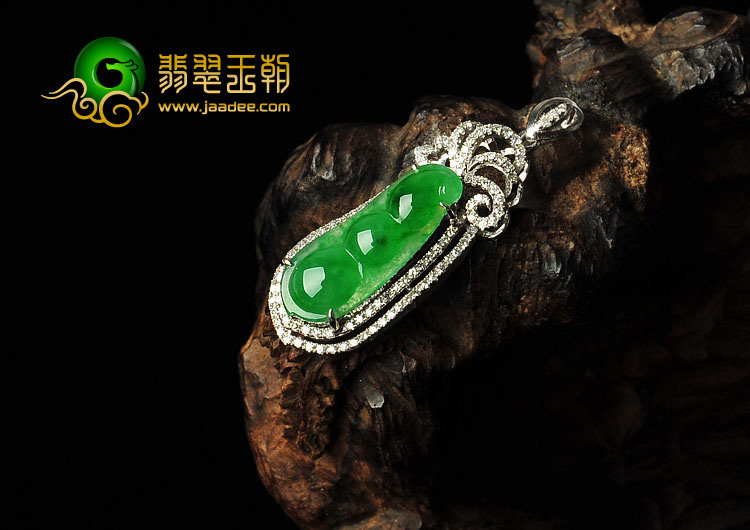 冰种阳绿缅甸翡翠A货镶白金胸坠（真钻）
