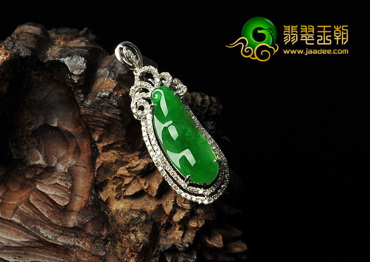 冰种阳绿缅甸翡翠A货镶白金胸坠（真钻）