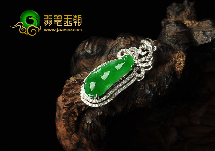 冰种阳绿缅甸翡翠A货镶白金胸坠（真钻）