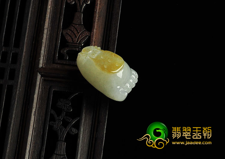 糯冰种黄翡缅甸翡翠A货知足常乐挂件