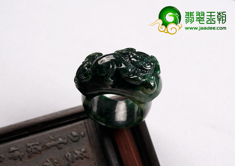 糯冰种癣加绿缅甸翡翠A货灵猫指环
