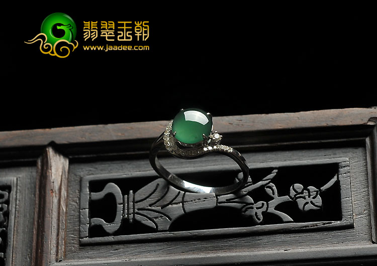 冰种蓝绿缅甸翡翠A货镶白金戒指（真钻）