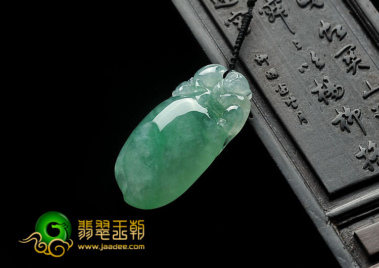 冰种翠色缅甸翡翠A货灵猴献寿挂件
