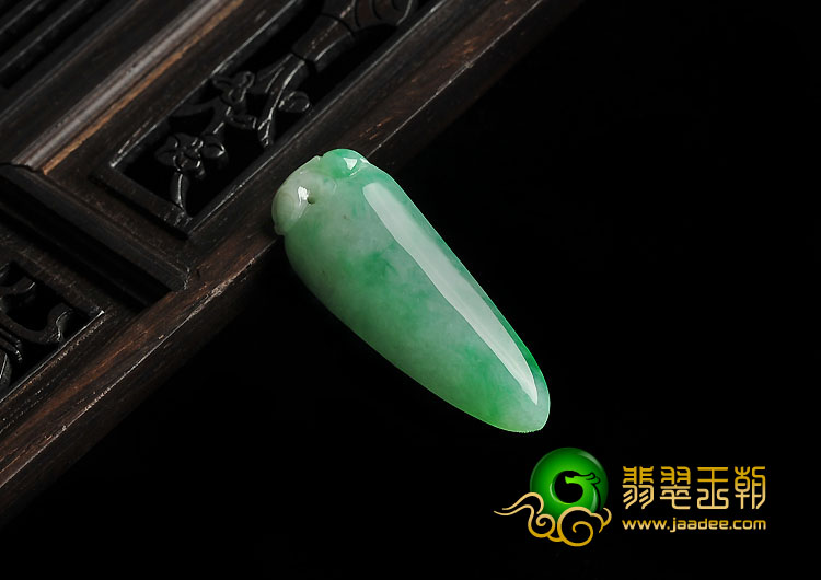 糯冰种飘翠缅甸翡翠A货福瓜挂件