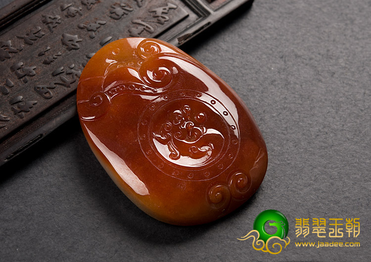 糯冰种红翡缅甸翡翠A货仿古龙牌挂件