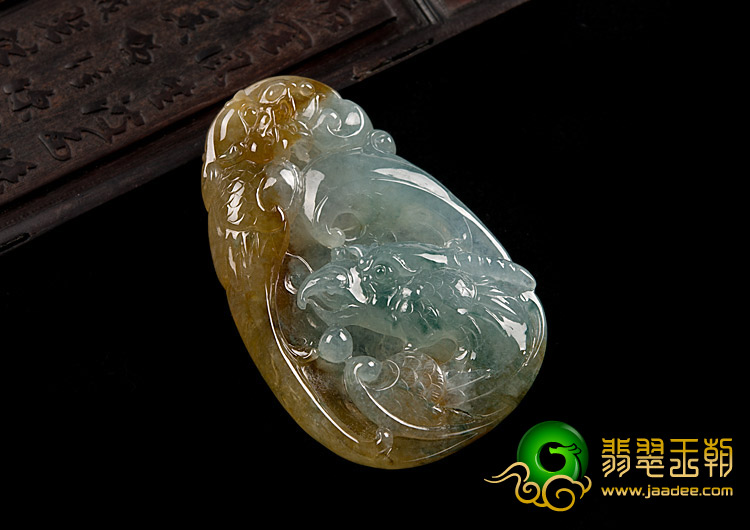 冰种黄翡飘花缅甸翡翠A货龙头鱼挂件