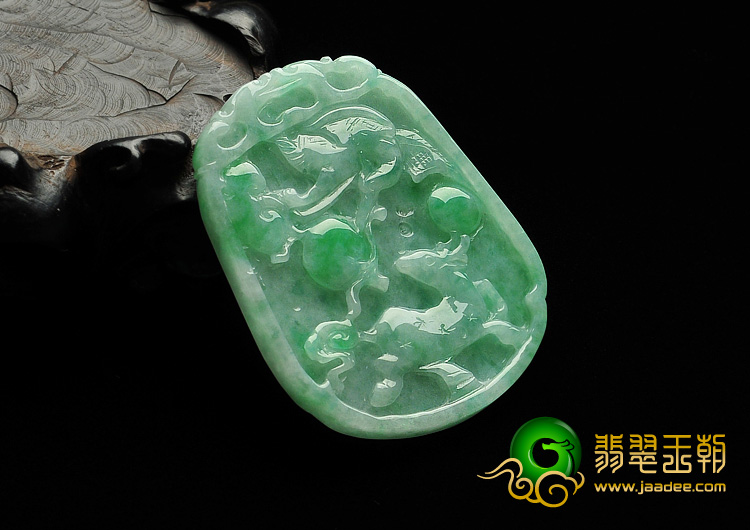 糯冰种翠色缅甸翡翠A货如意鹿挂件