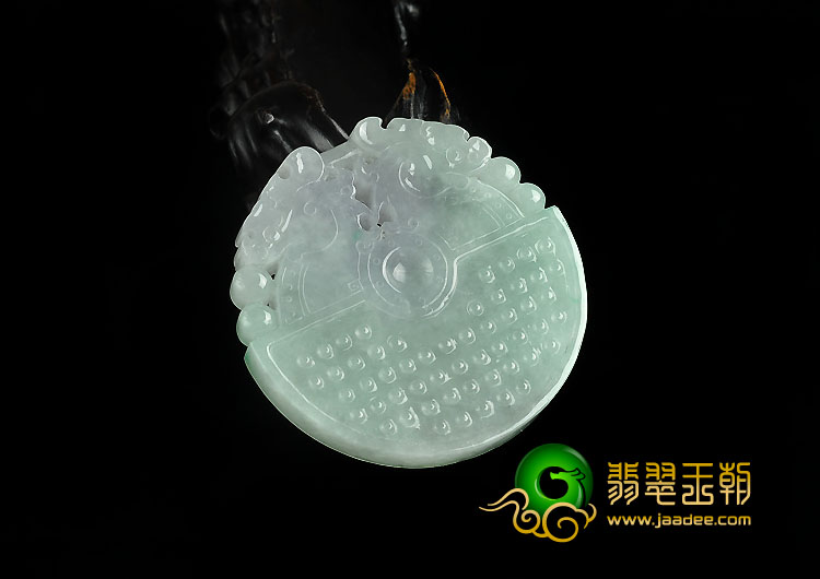 糯冰种翠色缅甸翡翠A货玉珪挂件