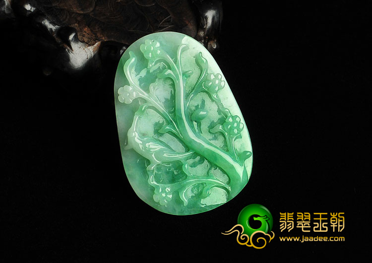 糯冰种翠色缅甸翡翠A货喜上眉梢挂件