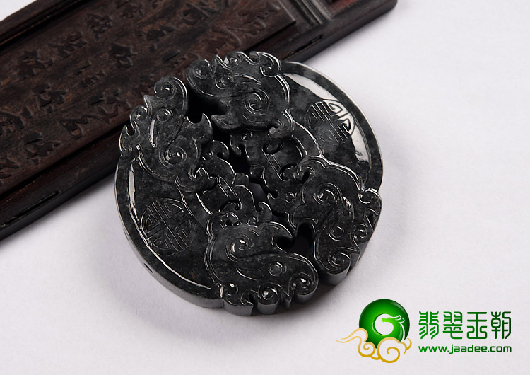 糯冰（乌鸡种）缅甸翡翠A货仿古龙牌挂件（一对）