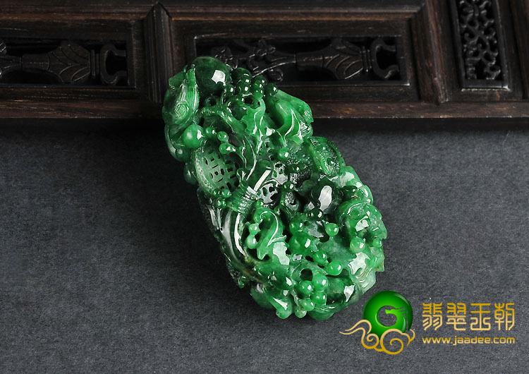 糯冰种癣加绿缅甸翡翠A货富贵花开挂件
