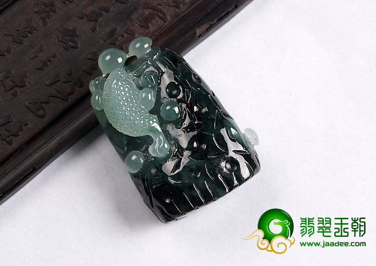 糯冰种飘花缅甸翡翠A货枯木逢春挂件