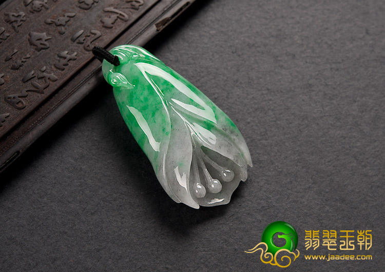 糯冰种翠色缅甸翡翠A货玉兰花挂件
