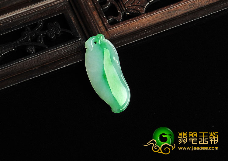 糯冰种飘翠缅甸翡翠A货福瓜挂件