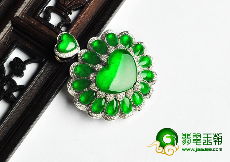 冰种正阳绿缅甸翡翠A货镶白金心心相印胸坠（真钻）