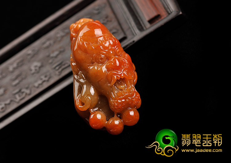 糯冰种红黄翡缅甸翡翠A货降龙罗汉挂件