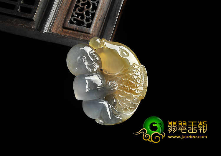 冰种黄翡水墨色缅甸翡翠A货年年有余挂件