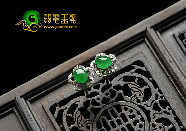 冰种阳绿缅甸翡翠A货镶白金耳钉（真钻）