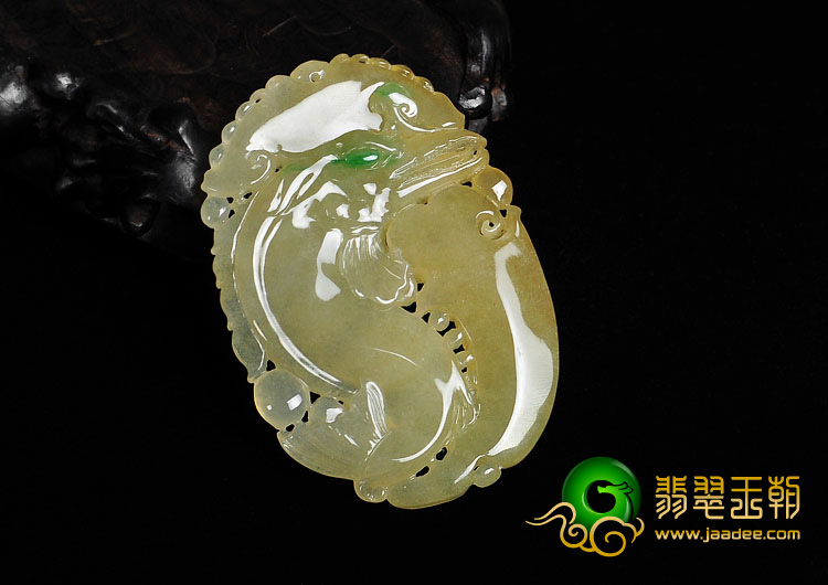 冰种黄加绿缅甸翡翠A货中华鲟挂件