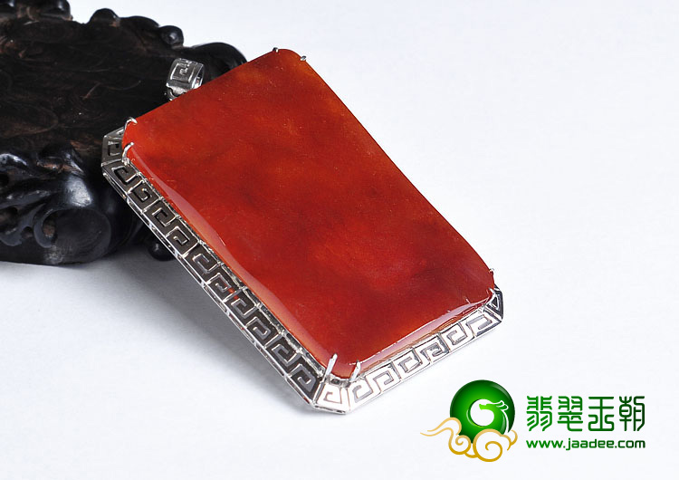 冰种红翡缅甸翡翠A货镶白金方牌胸坠