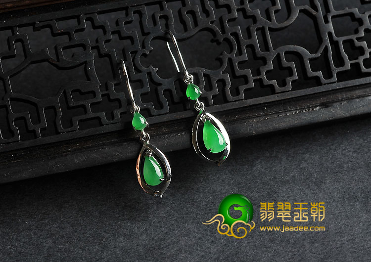 冰种苹果绿缅甸翡翠A货镶白金耳坠