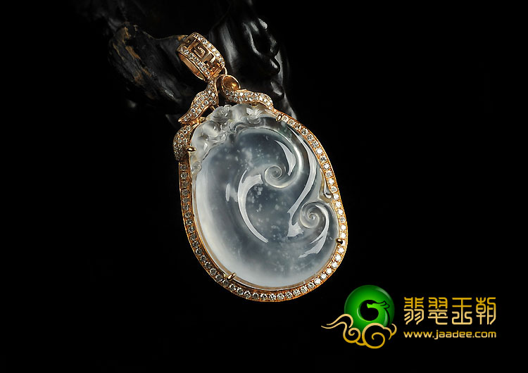 （超值推荐）玻璃种飘花缅甸翡翠A货镶玫瑰金如意胸坠（真钻）