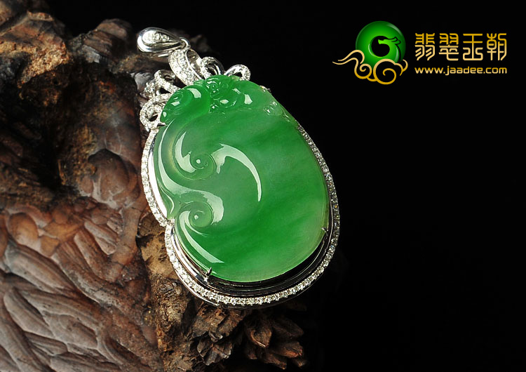 冰种阳绿缅甸翡翠A货镶白金如意胸坠（真钻）