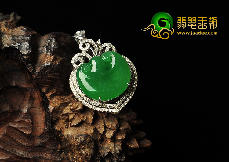 冰种阳绿缅甸翡翠A货胸坠（真钻）