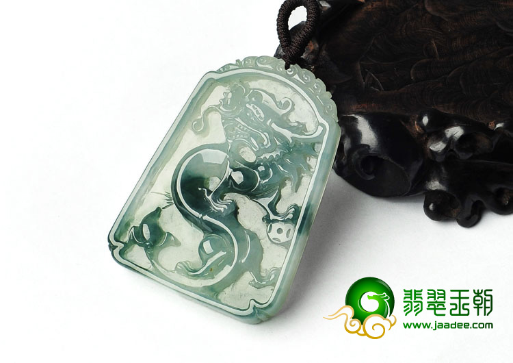 冰种飘花缅甸翡翠A货龙牌挂件