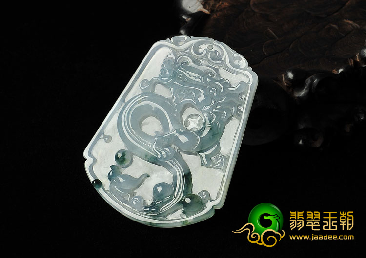冰种飘花缅甸翡翠A货龙牌挂件