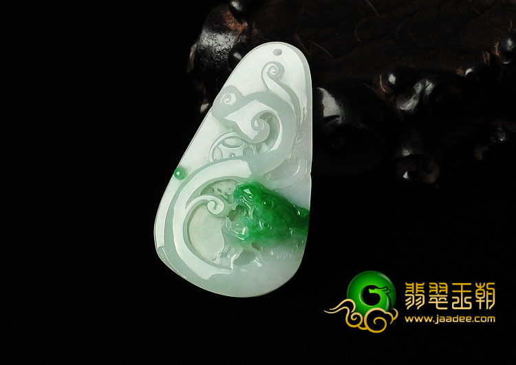 糯冰种白底青缅甸翡翠A货螭龙挂件
