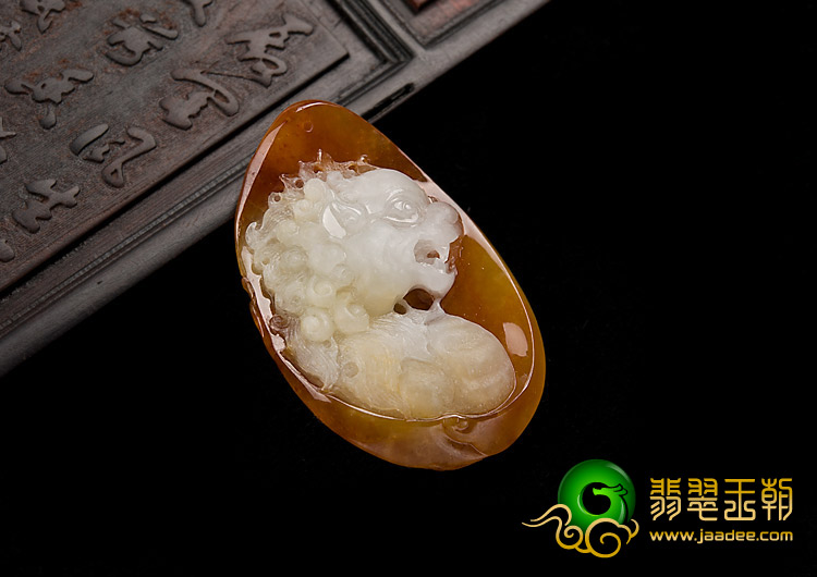 冰种红黄翡缅甸翡翠A货狮子头挂件