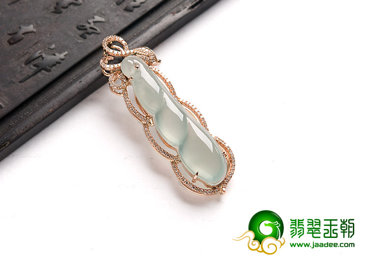 冰玻种晴水缅甸翡翠A货镶玫瑰金四季豆胸坠（真钻）（单价）