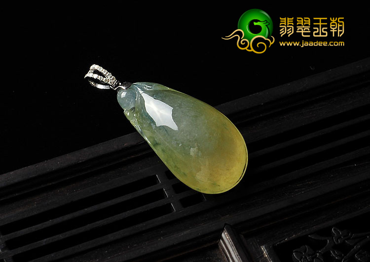 冰种黄翡飘花缅甸翡翠A货镶金扣福瓜挂件