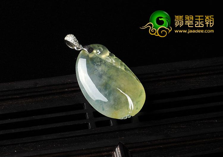 冰种黄翡飘花缅甸翡翠A货镶金扣福瓜挂件