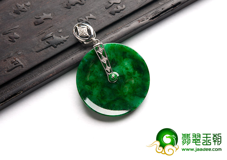 糯冰种癣加绿缅甸翡翠A货镶白金平安扣挂件（水钻）