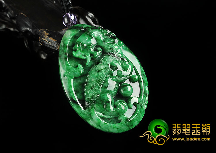 细糯种癣加绿缅甸翡翠A货龙牌挂件