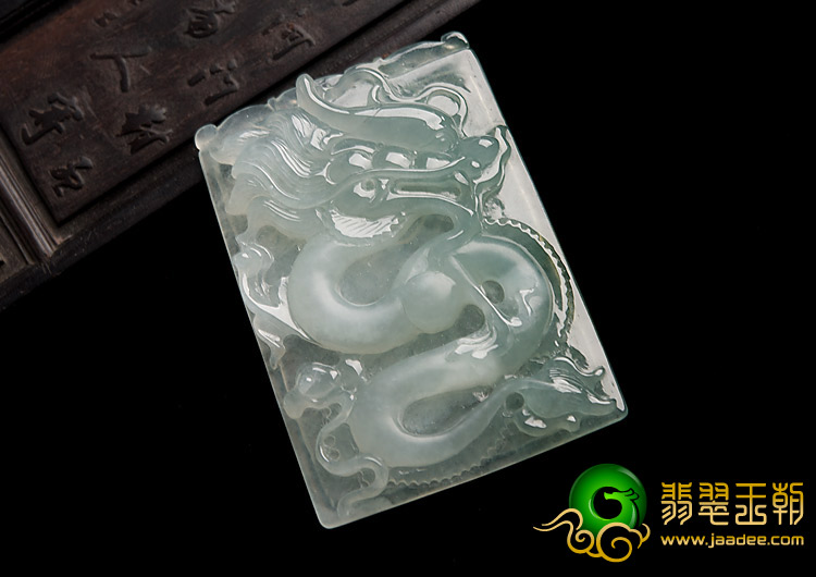 糯冰种晴水缅甸翡翠A货龙牌挂件