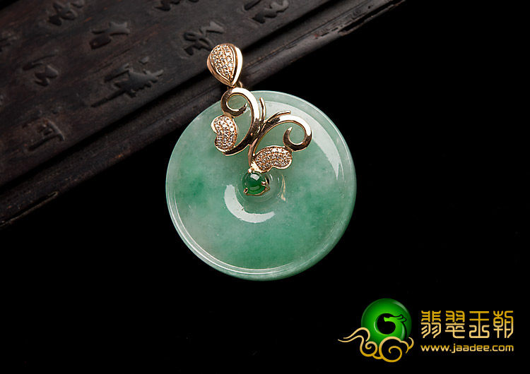 糯冰种翠色缅甸翡翠A货镶金平安扣胸坠（真钻）