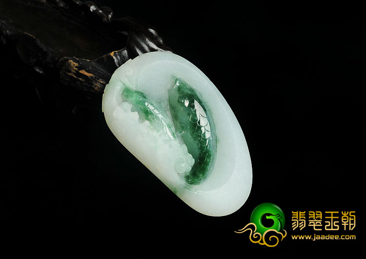 糯冰种飘花缅甸翡翠A货年年有余挂件