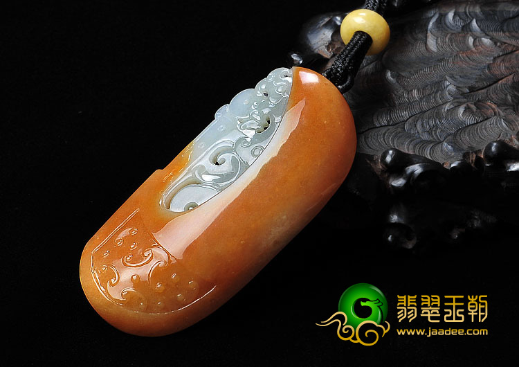 糯冰种红黄翡缅甸翡翠A货仿古龙牌挂件